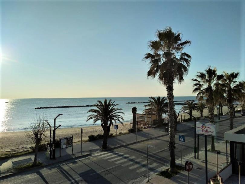 Appartamento Alighieri Primissima Fila Mare Martinsicuro Extérieur photo